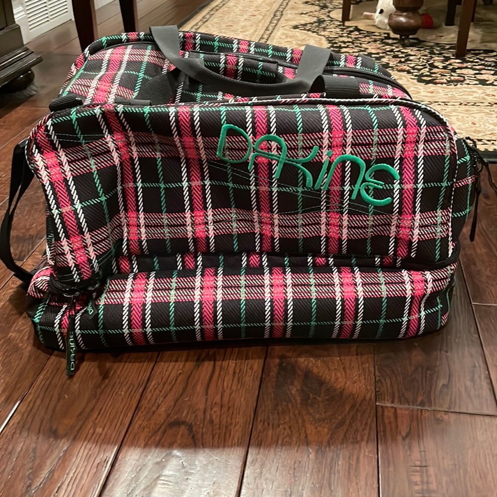 Dakine ski/snowboard bag. Insulated. Boot compartment. Plus goggle case.